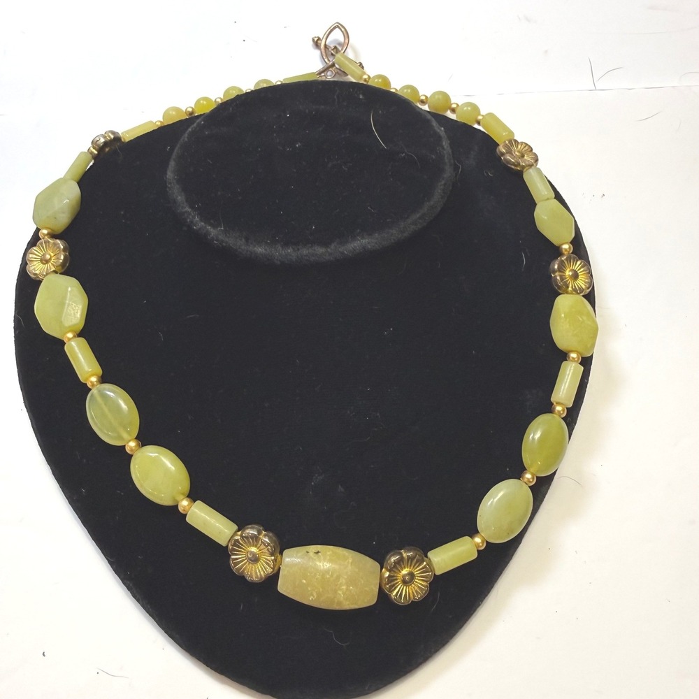 Vintage Green Stone Beaded Statement Necklace Gold Tone Floral Toggle 20"